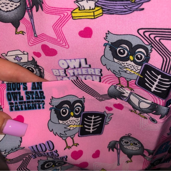 NWT Dickies Owl Print Pink short sleeve v neck scrub top - Picture 4 of 8